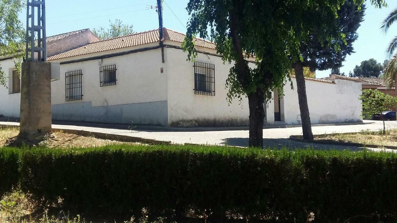 Вилла La Casa De La Puebla Ла-Пуэбла-де-Монтальбан Экстерьер фото